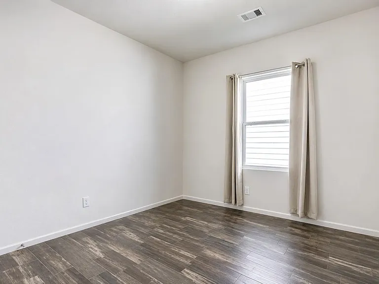 1028 White Birch Ln — Photo 9