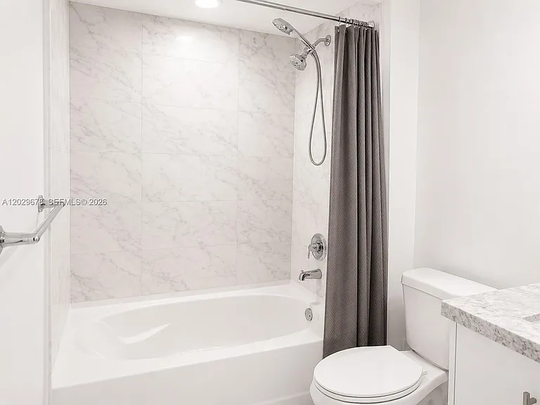 325 Biscayne Blvd #717 — Photo 14