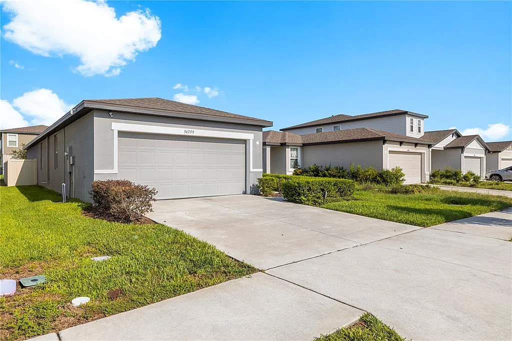 4 bed, 2.0 bath, 1682 sqft, $2,300 — Photo 4