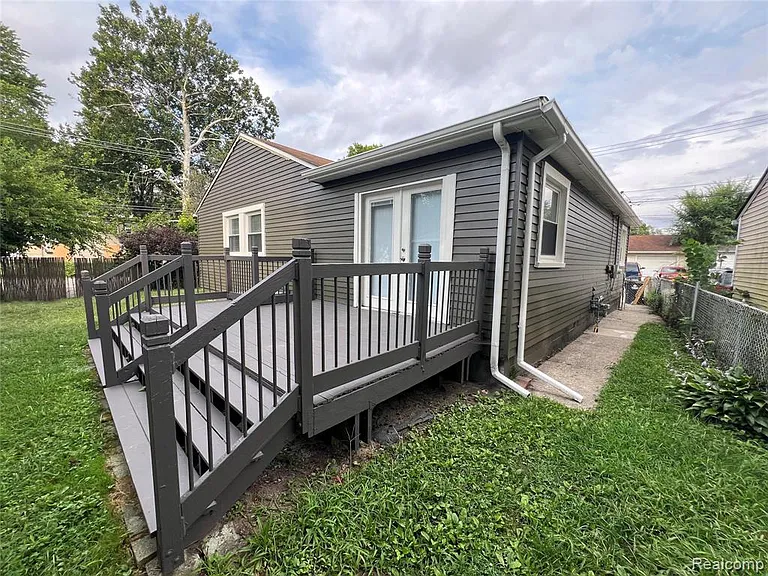 2504 Bannister St — Photo 22