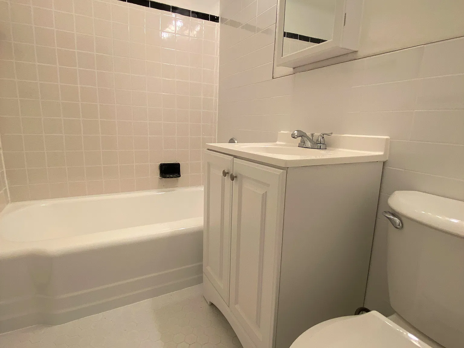 3 bed, 875 sqft, $2,850 — Photo 3