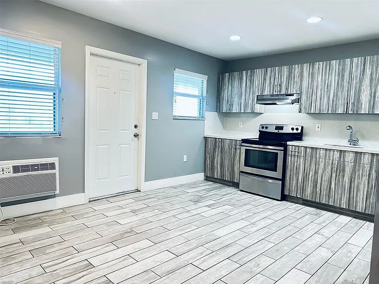 1756 NW 2nd Ct #12 — Photo 9