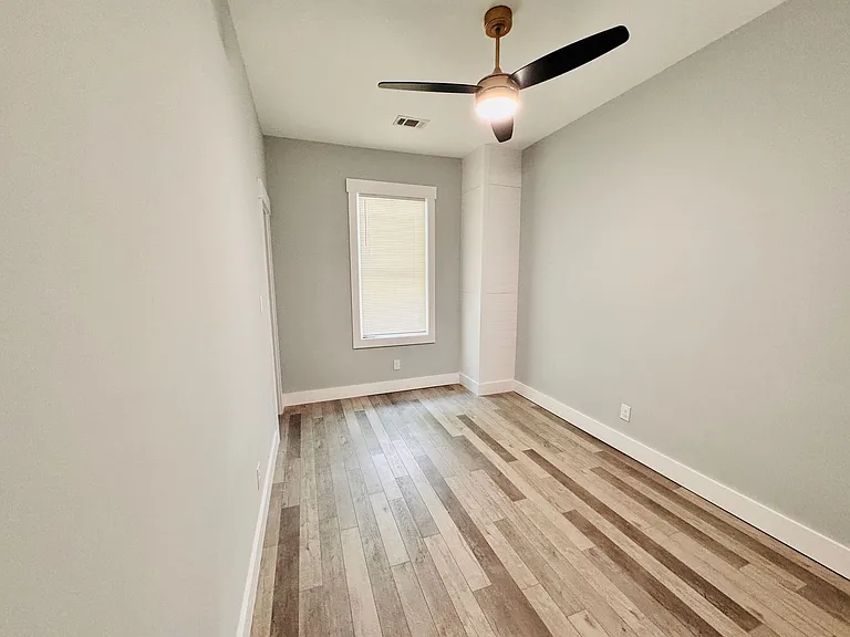 1107 E 38th St — Photo 10
