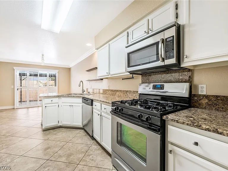 2831 Mill Point Dr — Photo 10
