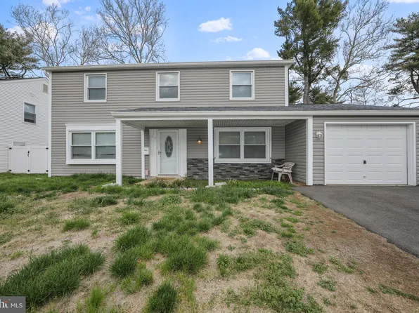 29 Budhollow Ln, Willingboro, NJ 08046