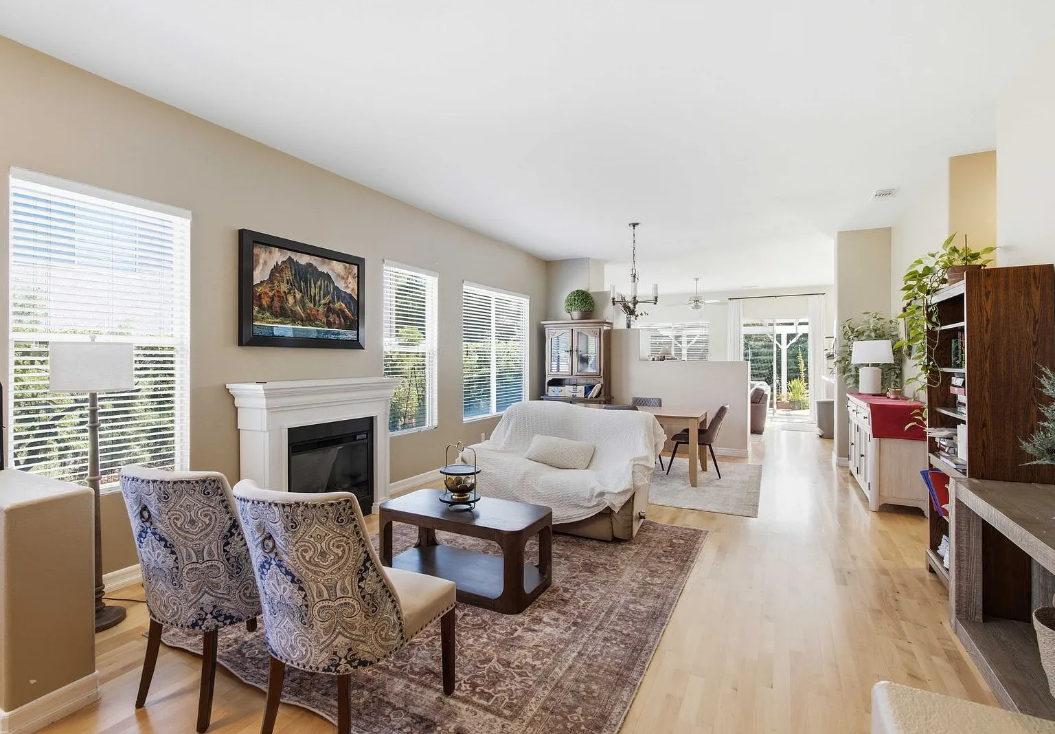 Gorgeous Single Story Home in Santa Clarita! — Photo 2