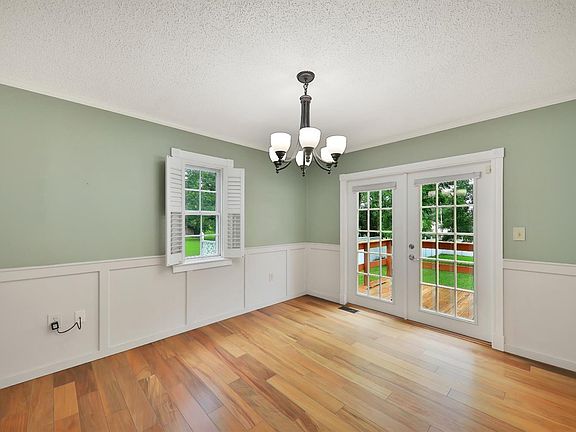 5th image of 2619 N Pennsylvania Ave