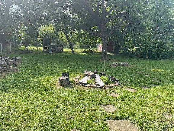 4th image of 1633 Curlett Dr