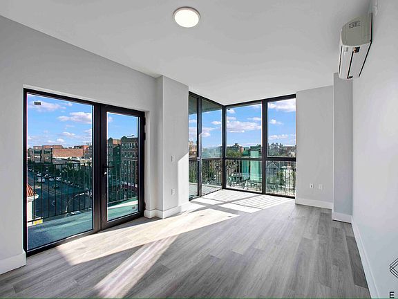 5th image of 1111 Foster Ave #6088