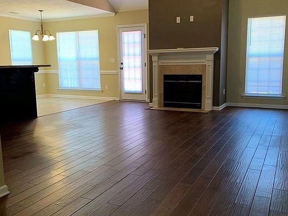 2nd image of 548 Lory Ln