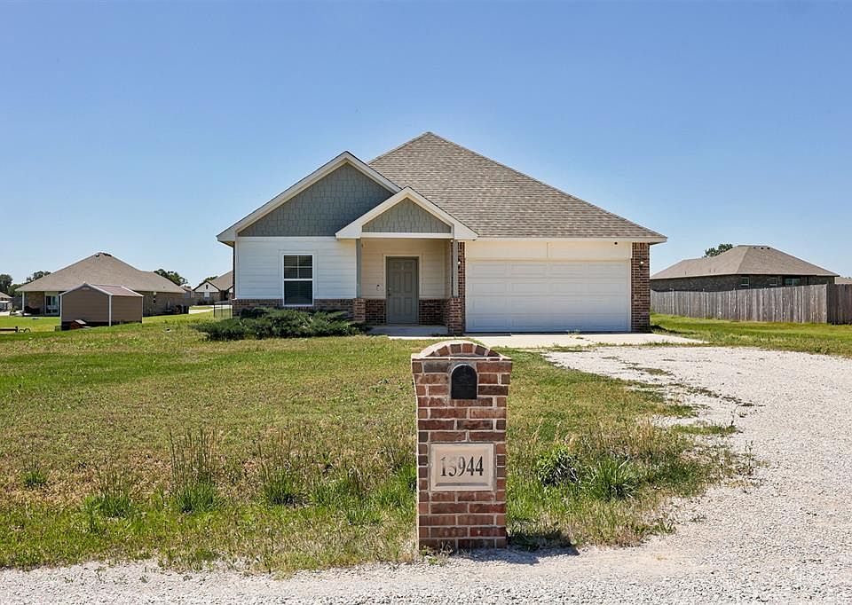 1st image of 15944 Spur Cir