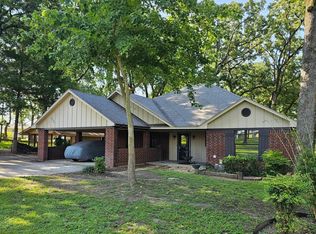 5731 N Cape Dr, Chandler, TX