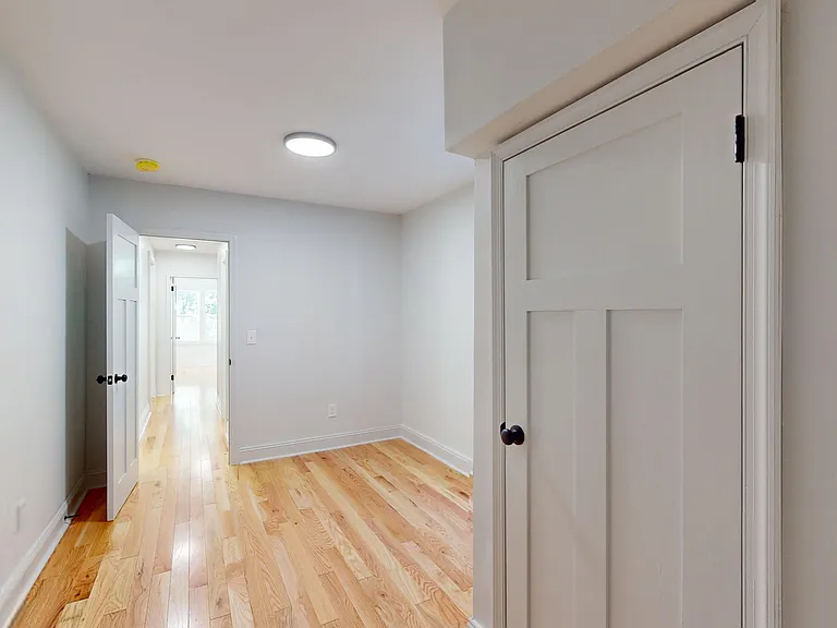 914 W 3rd St #1 — Photo 16