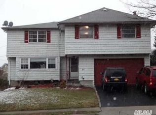 22 Cornell Dr, Great Neck, NY 11020