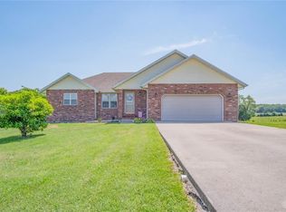 30520 Prairie Crk, Lebanon, MO 65536
