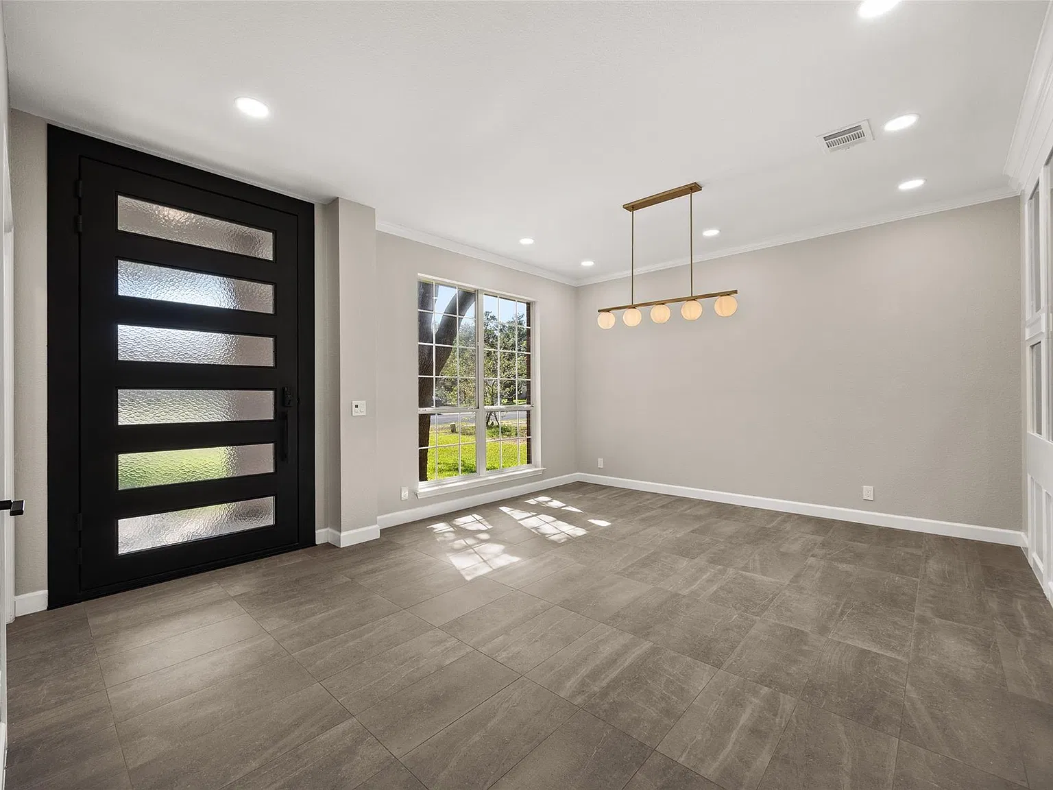 3 bed, 2.0 bath, 2049 sqft, $4,750 — Photo 3