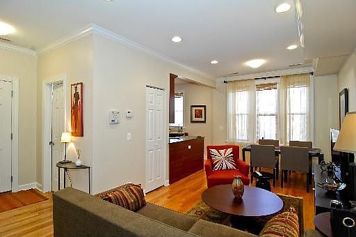 5th image of 538 W Belmont Ave APT 2N
