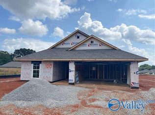 100 Sidney Ruth Dr, New Market, AL 35761