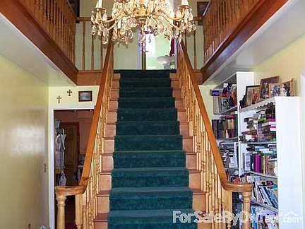 Lrg Dining room -fits table of 10 & more