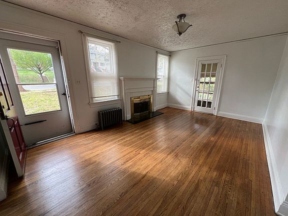 3rd image of 4507 Hilltop Dr