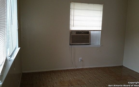 4th image of 5106 Village Grn