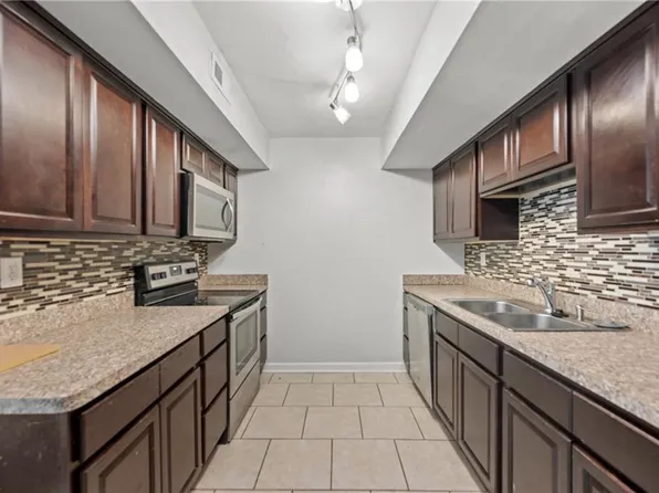 5607 Dodington Ct, Virginia Beach, VA 23462