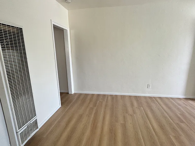 3863-67 Franklin Ave #3865 — Photo 5