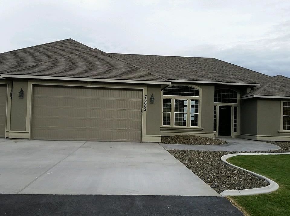2nd image of 76602 E Reata Rd