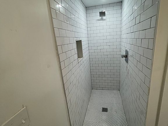 5th image of 1916 Westwood Ave