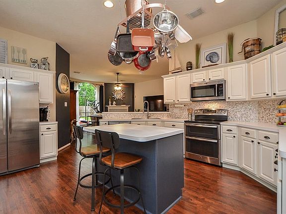 5th image of 827 Norfolk Dr