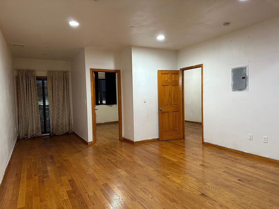 1st image of 31-11 Linden Pl #2A