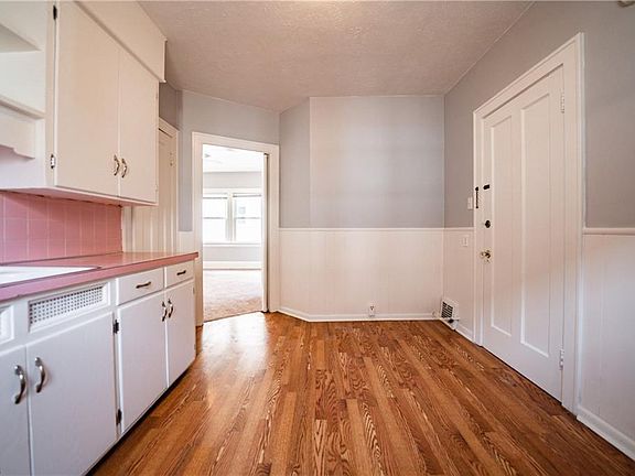 5th image of 2085 Marlowe Ave #Up
