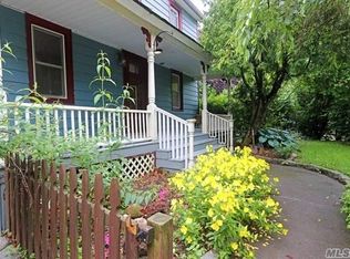 108 Harbor Hill Rd, Roslyn Heights, NY 11577