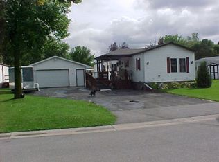975 Easy St, Menasha, WI 54952