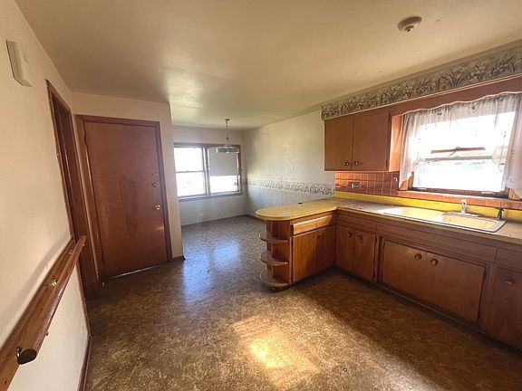 4th image of 5059 S La Crosse Ave