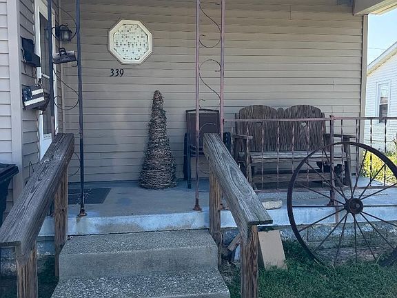 3rd image of 339 9th St NE