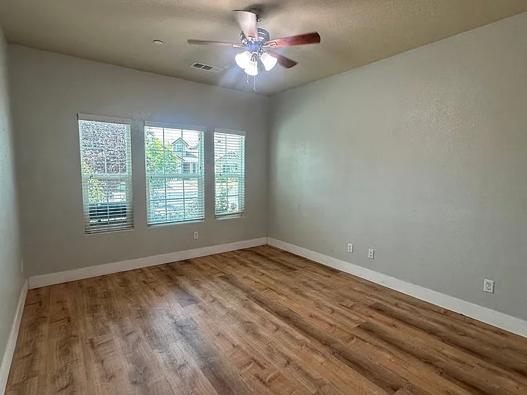 1562 National Dr — Photo 15