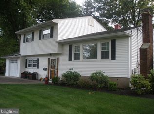 5 Lotus Ln, Lawrence Township, NJ 08648