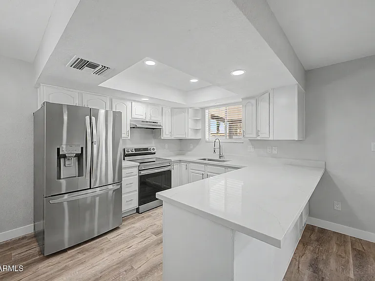 1432 S Oracle — Photo 11