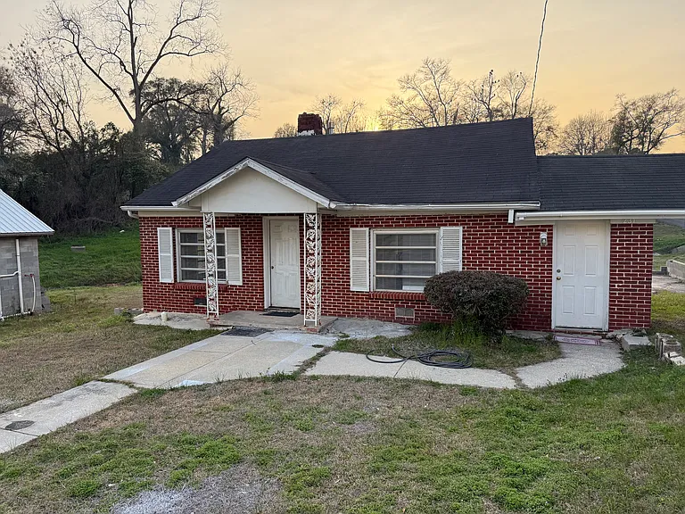 231 N Cotton St — Photo 1