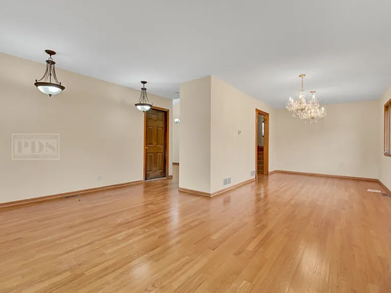 8414 S 82nd Ct — Photo 6