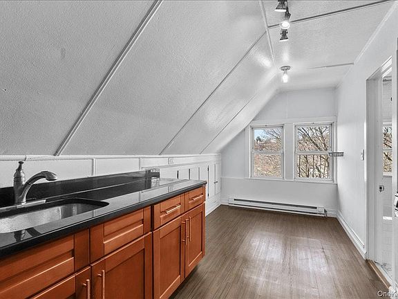 5th image of 7 Oak Ave