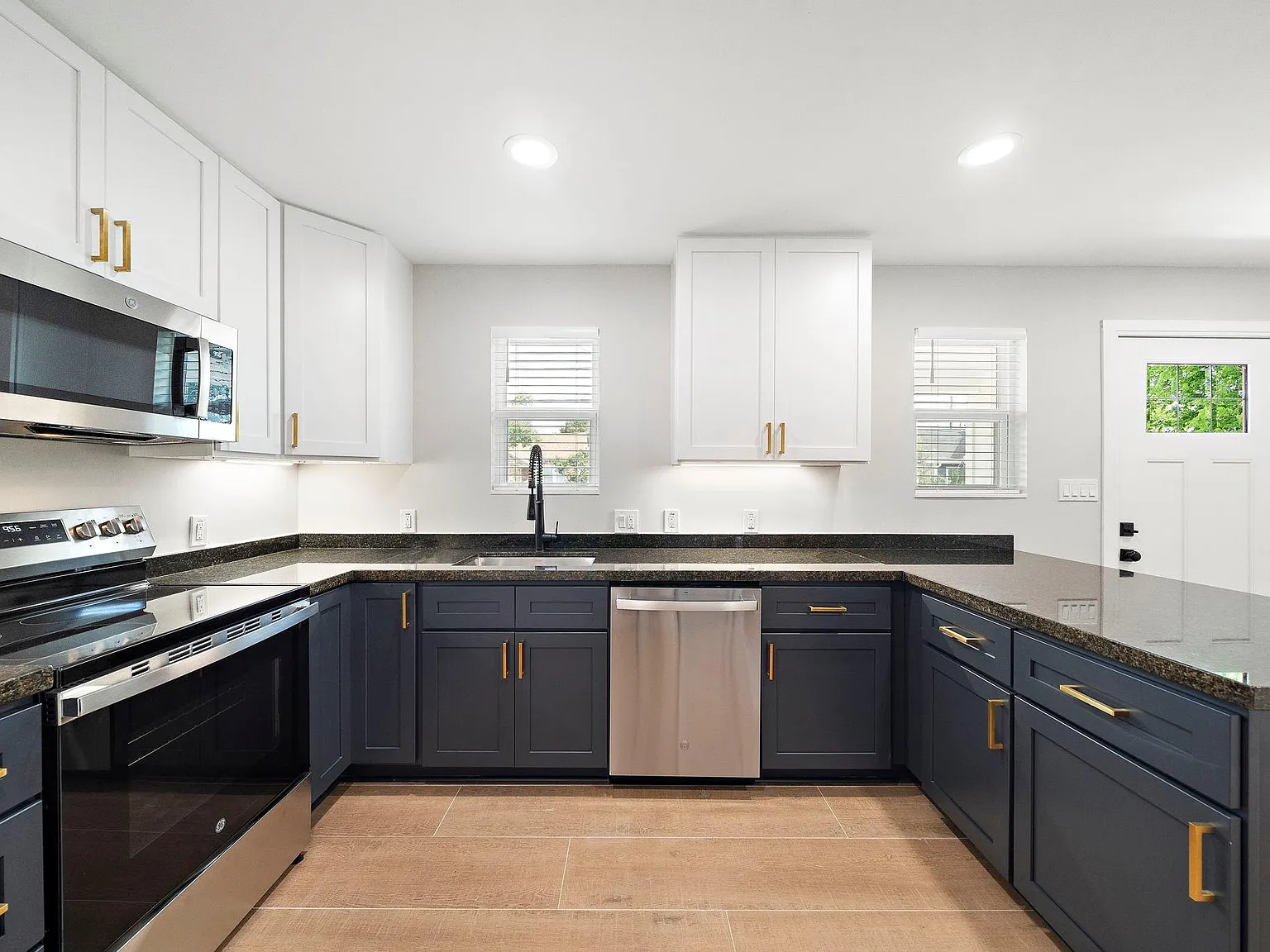 2 bed, 1.0 bath, 768 sqft, $2,200 — Photo 2