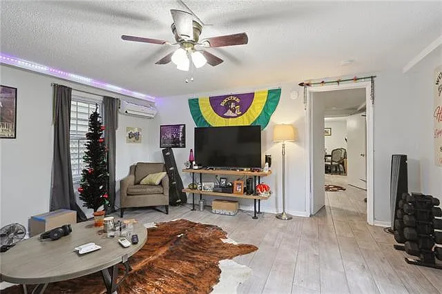 1735 Delachaise St #1A — Photo 2