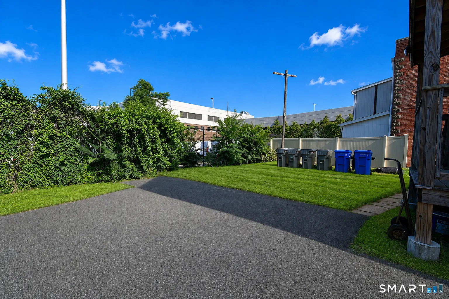 2 bed, 1.0 bath, 2231 sqft, $1,550 — Photo 3