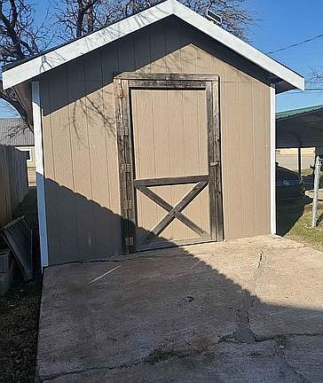 lockable shed