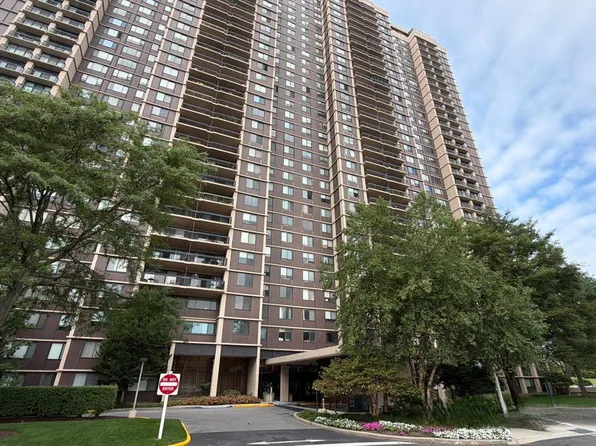 269-10 Grand Central Parkway image 1 of 10