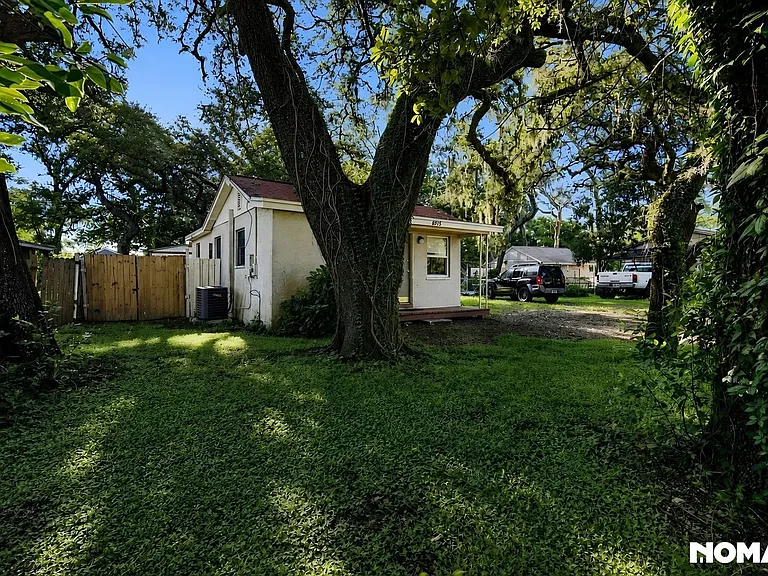 8915 N Orleans Ave — Photo 14