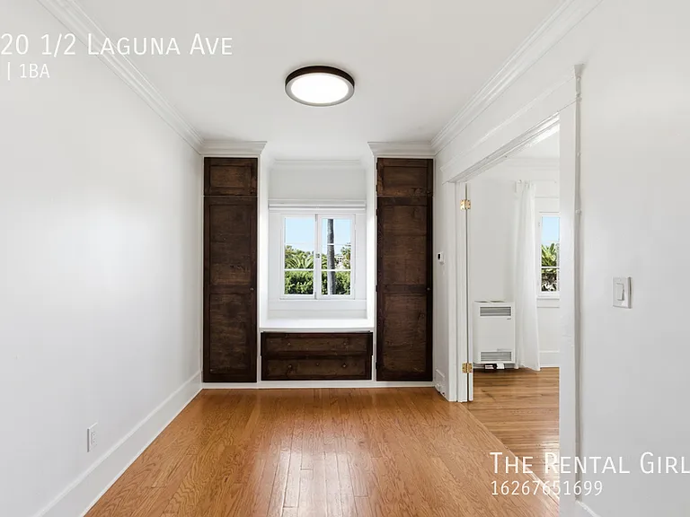 1020 1/2 Laguna Ave — Photo 9