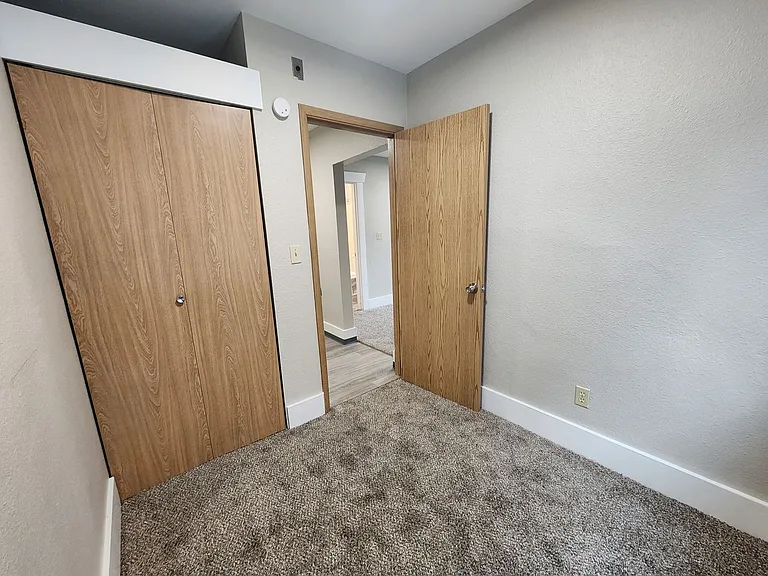 Florence Apartments — Photo 42